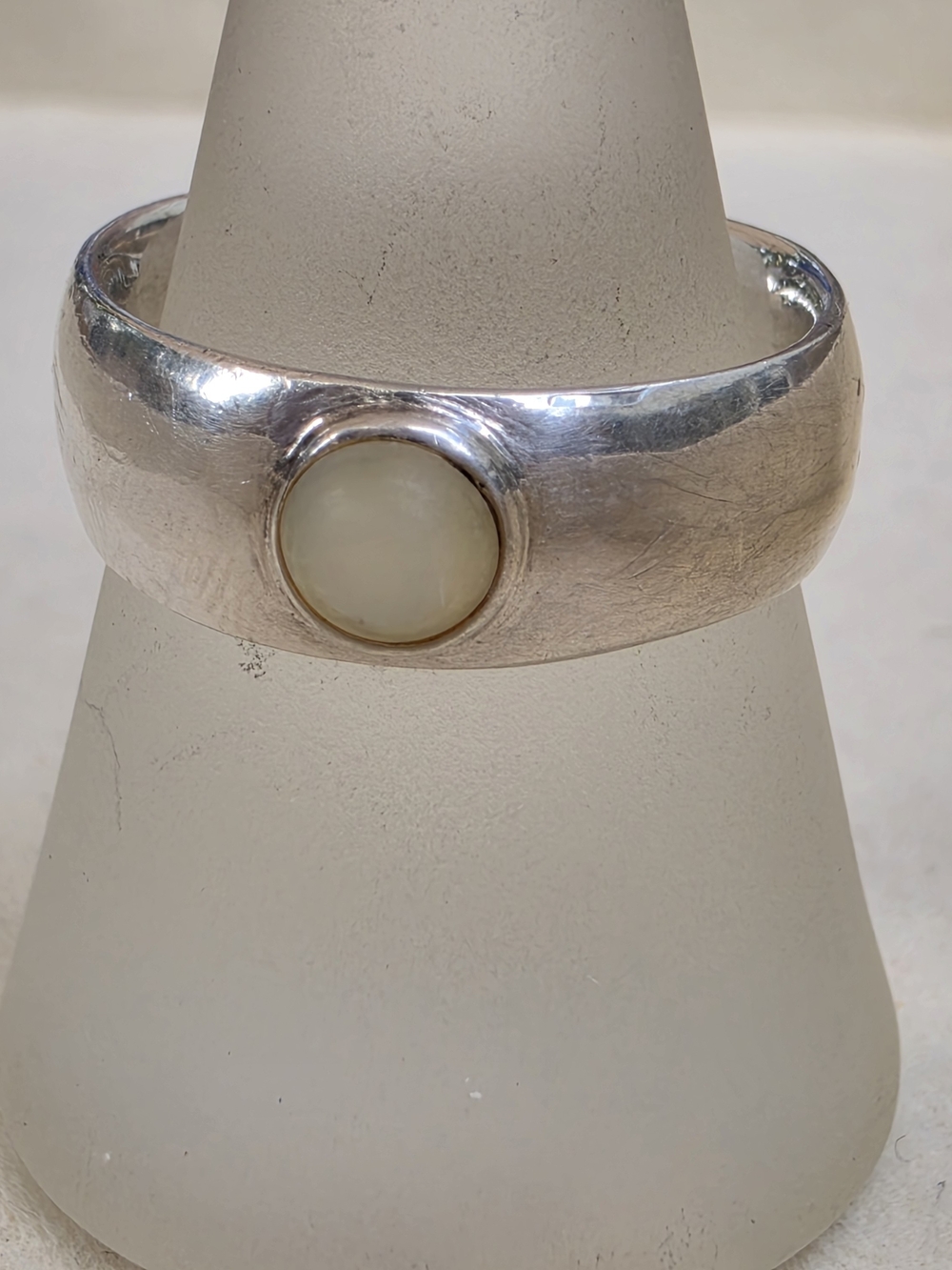 Vintage 925 Sterling Silver Heavy White Cabochon Ring - Size 7.75 • 8.00g